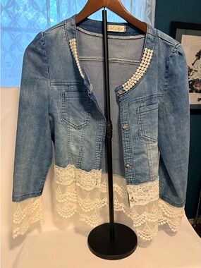 Women’s Light Blue Denim Jacket with Pearl Trim & Lace Hem  Size 12 (W22)